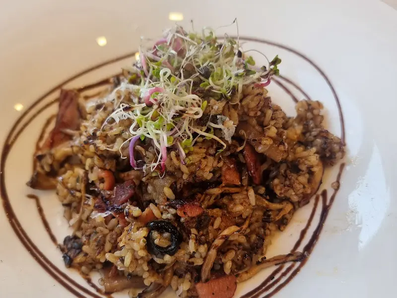 새싹 채소가 올려진 리조또