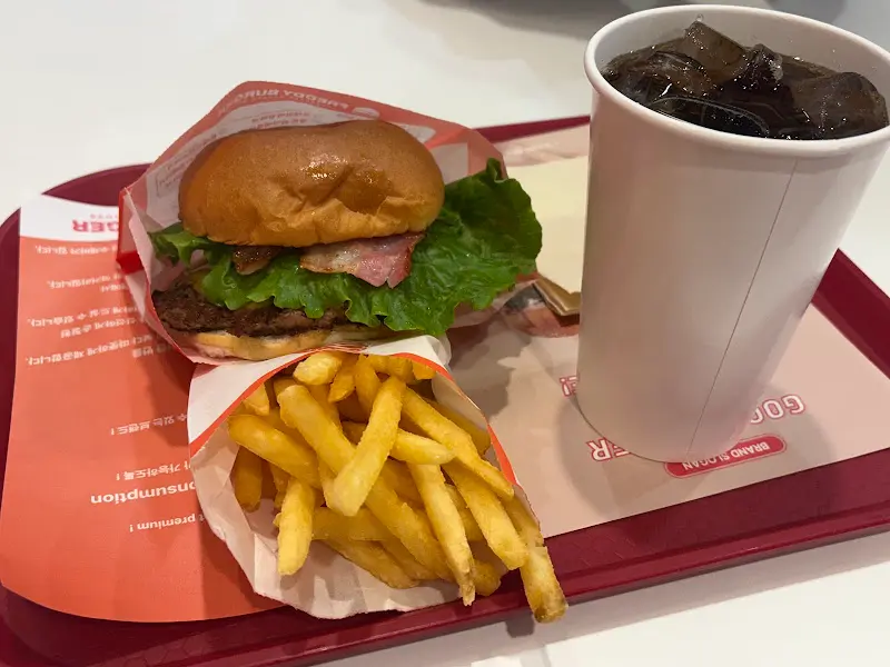 더블 클래식 치즈 버거와 콜라, 프렌치프라이