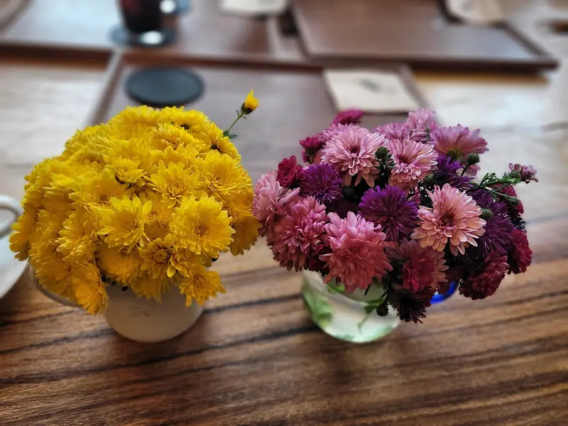 테이블 위의 꽃