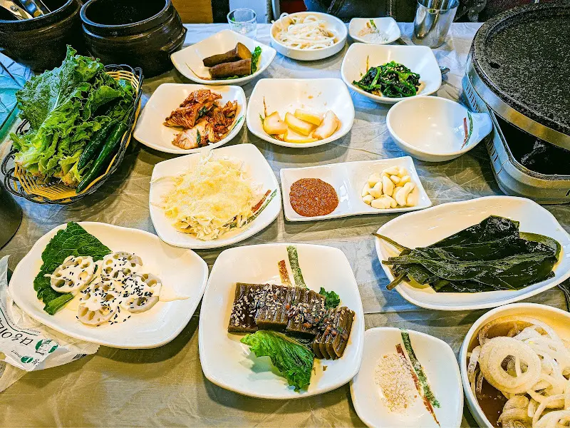 푸짐한 밑반찬 한 상 차림