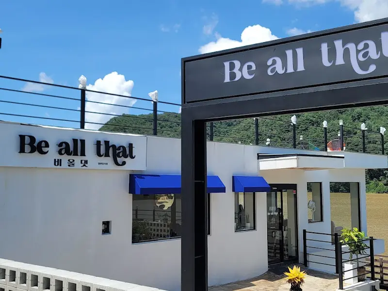 카페 외부 전경