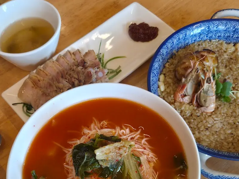 육쌈 동치미 국수와 전복 볶음밥