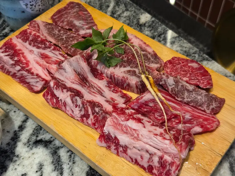 선명한 마블링이 돋보이는 한우 갈비살