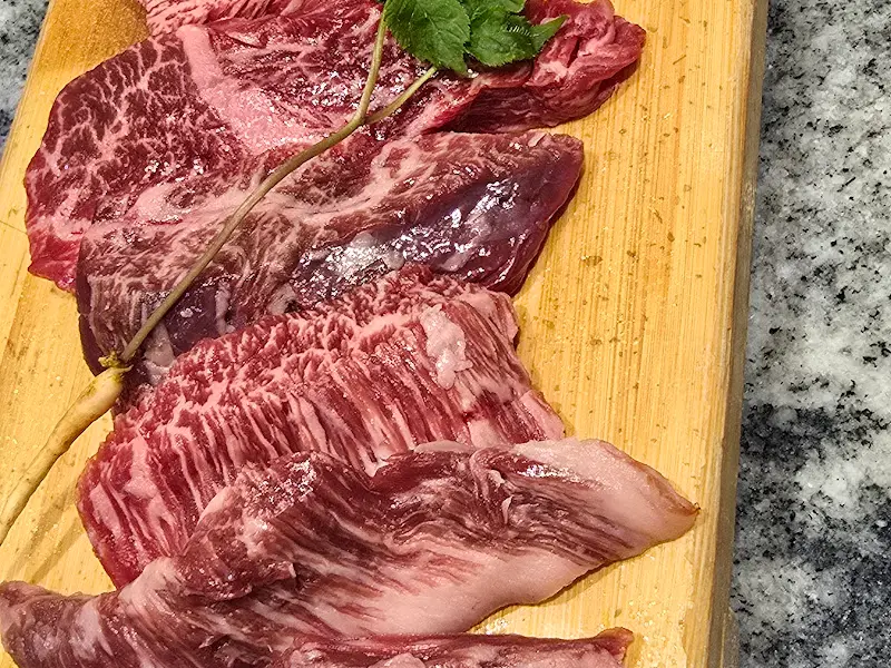 한우 갈비살 근접 사진