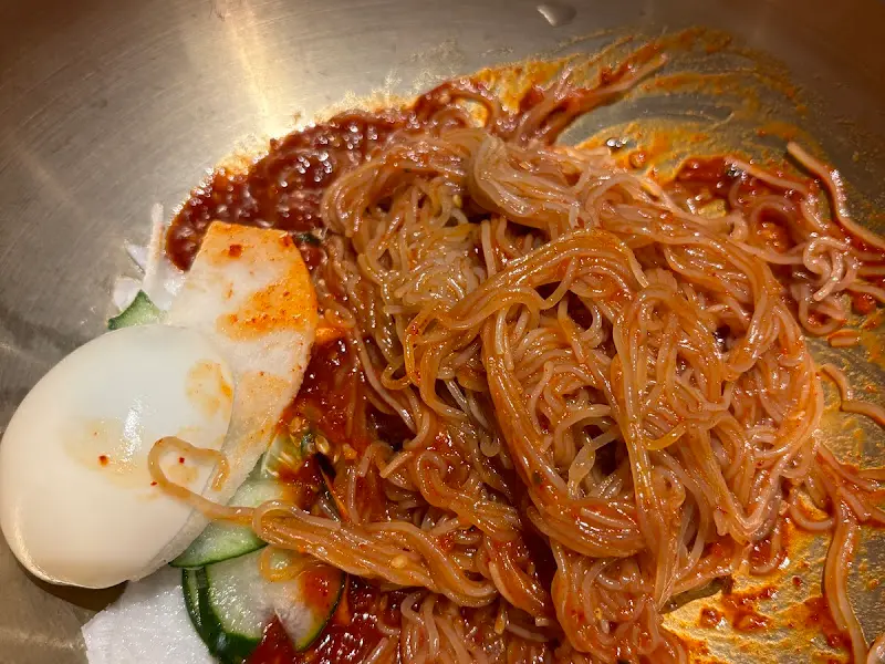 새콤달콤한 비빔냉면