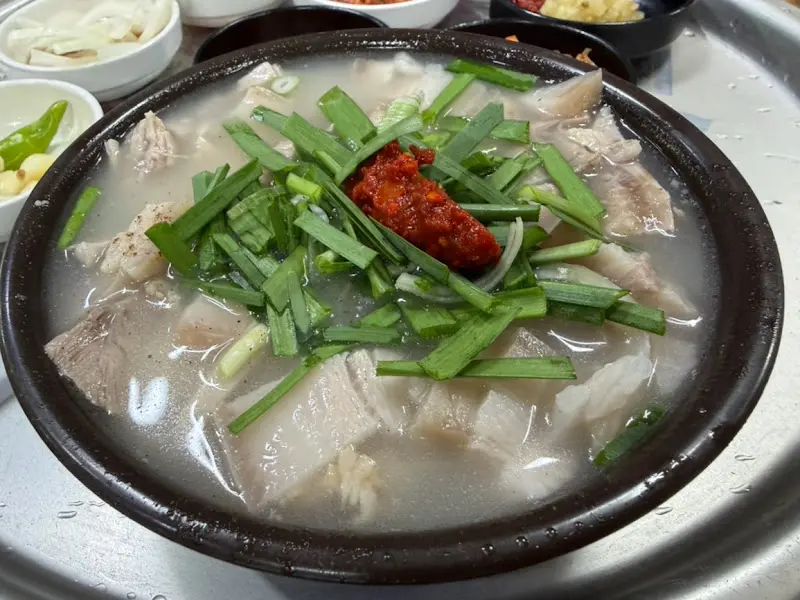 섞어국밥 근접샷