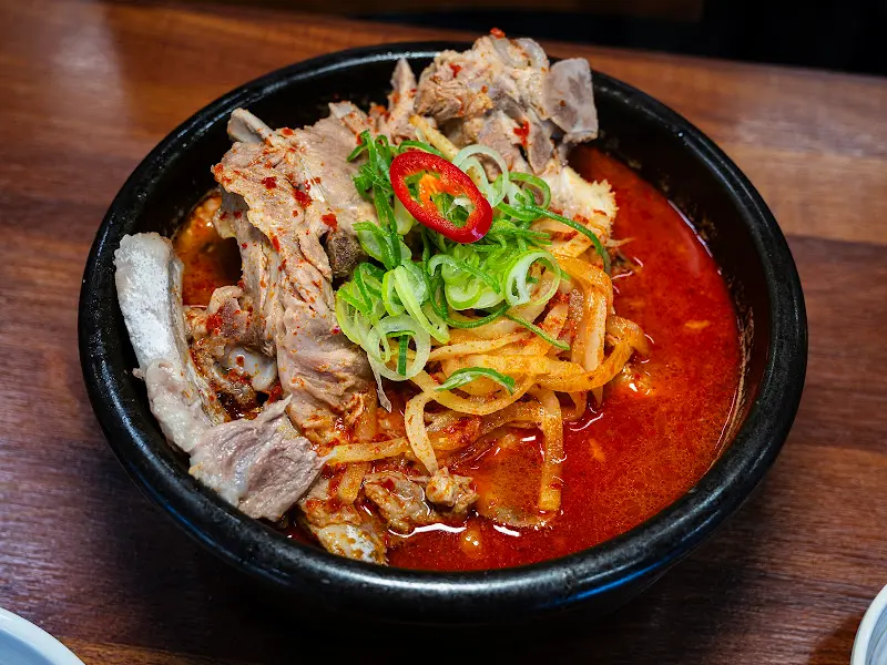 얼큰한 접짝뼈국