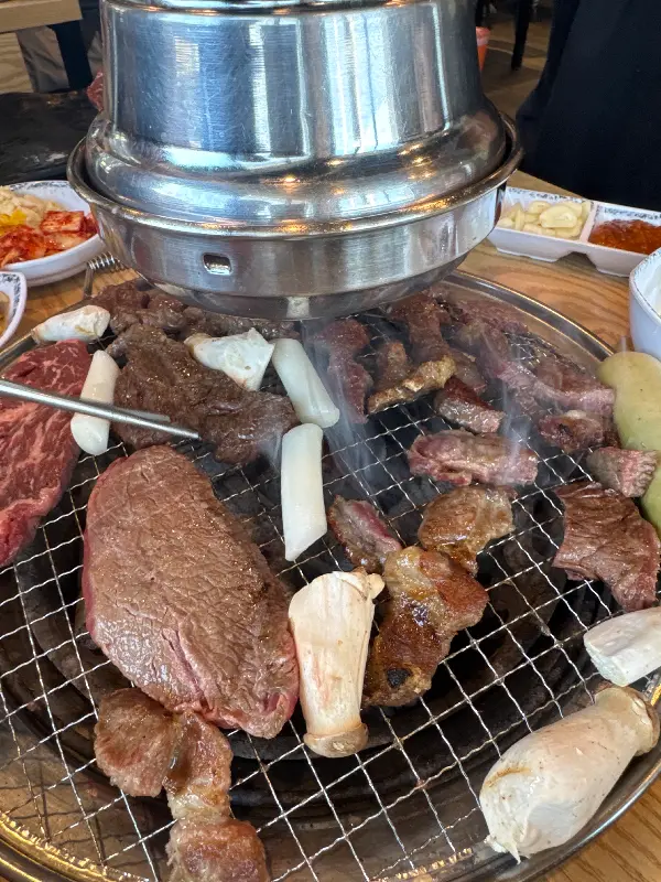 소고기 굽는 모습