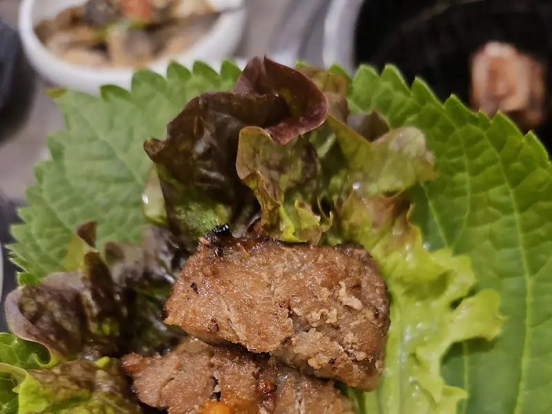 싱싱한 쌈채소와 갈비