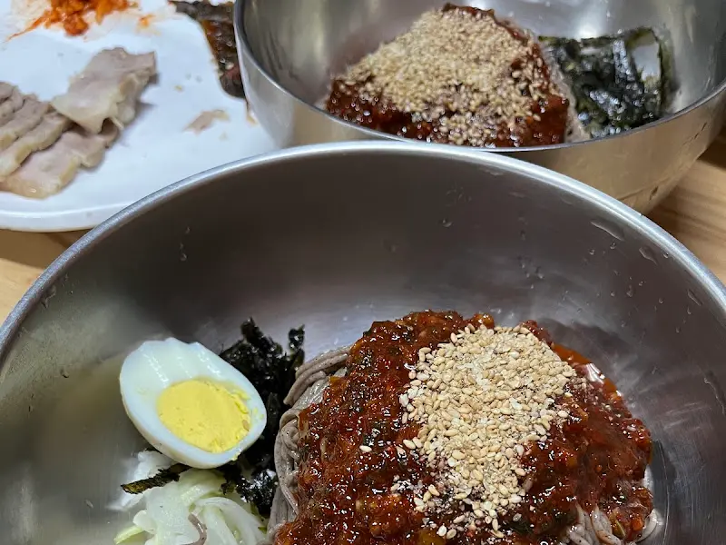 수육과 막국수 한상차림