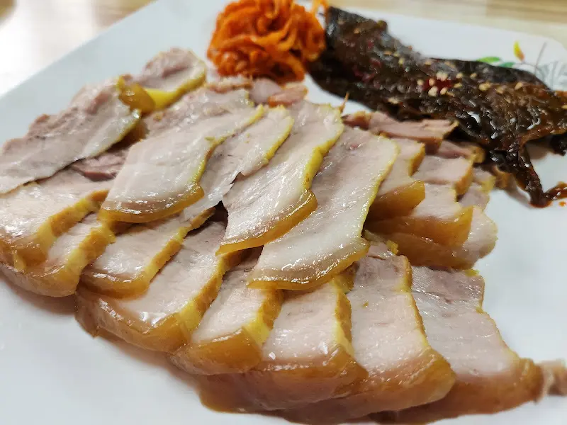 윤기가 흐르는 수육