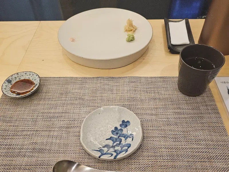 깔끔하고 정갈한 테이블 세팅