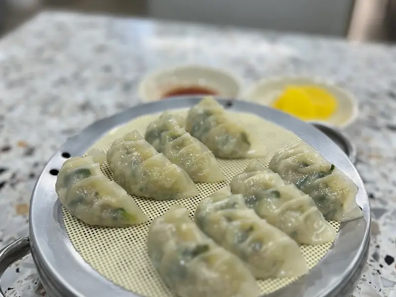 윤기가 흐르는 만두