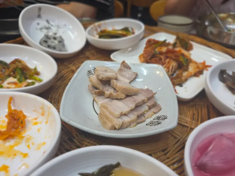 푸짐한 밑반찬 한 상 차림