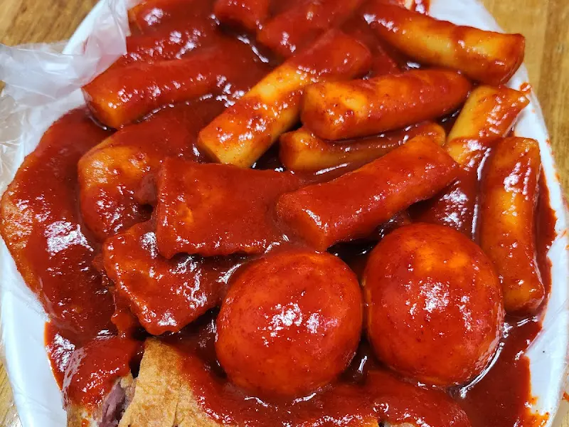 윤기 좔좔 흐르는 떡볶이