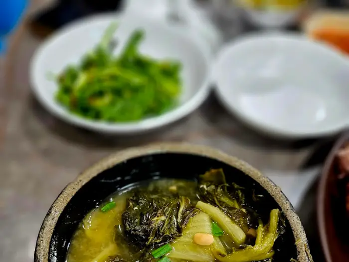 먹음직스러운 우거지된장국 클로즈업 사진