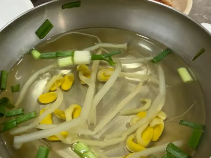 시원한 콩나물국 클로즈업 사진