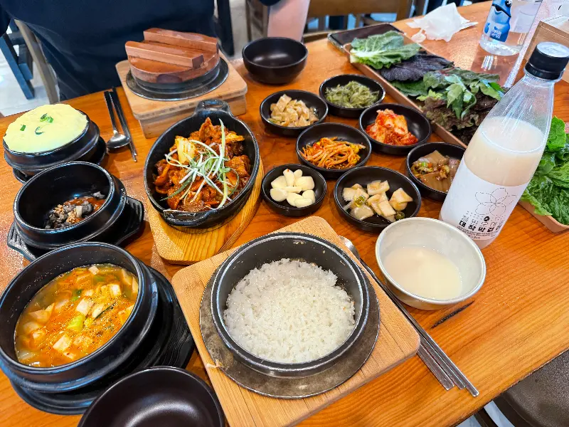 푸짐한 쌈밥 한 상