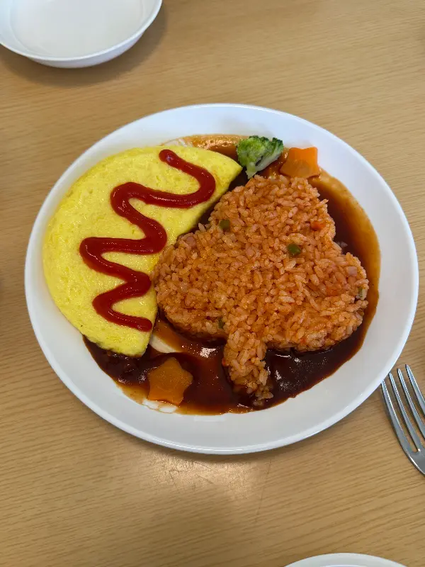 사랑스러운 비주얼의 오므라이스