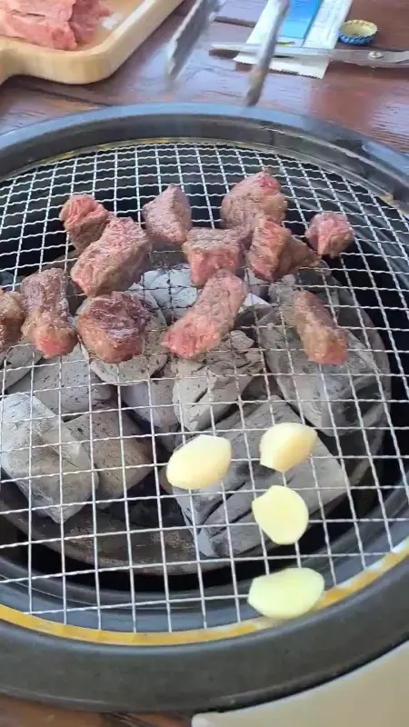 숯불과 고기의 환상적인 조화