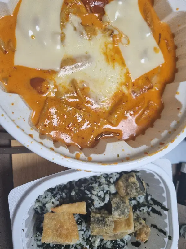 엽기떡볶이와 김말이