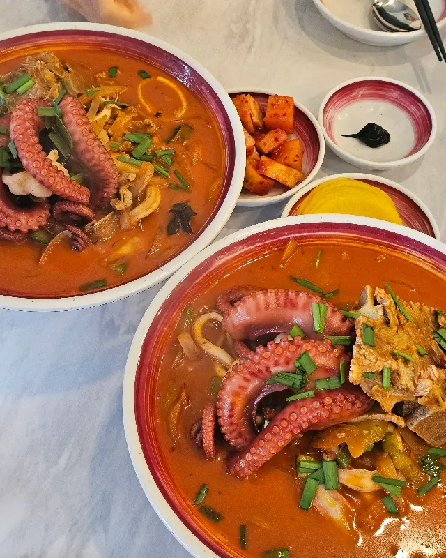 미쓰박짬뽕의 문어짬뽕과 뼈짬뽕