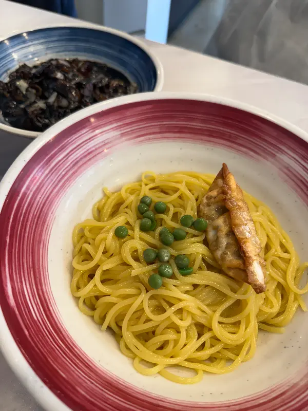 윤기가 자르르 흐르는 간짜장