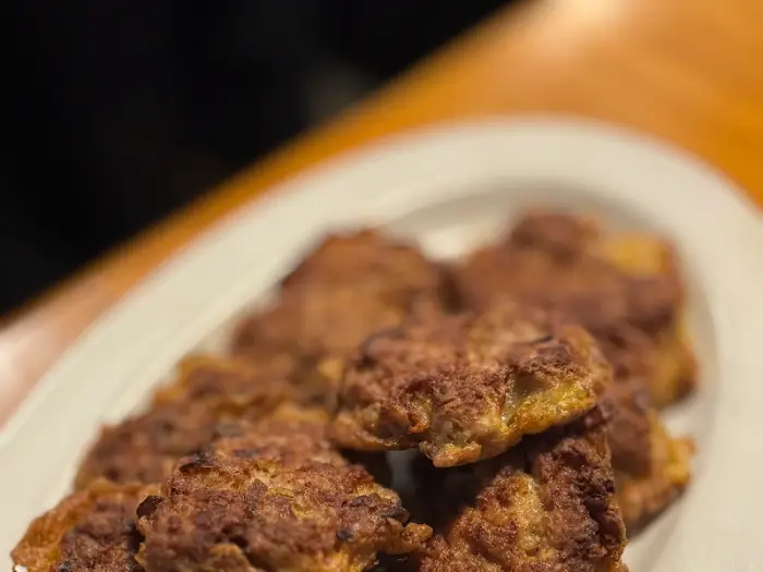 옛날토담집의 수제 동그랑땡. 노릇하게 구워져 먹음직스러운 모습이다.