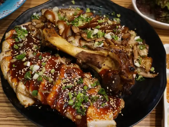 윤기 흐르는 족발과 보쌈