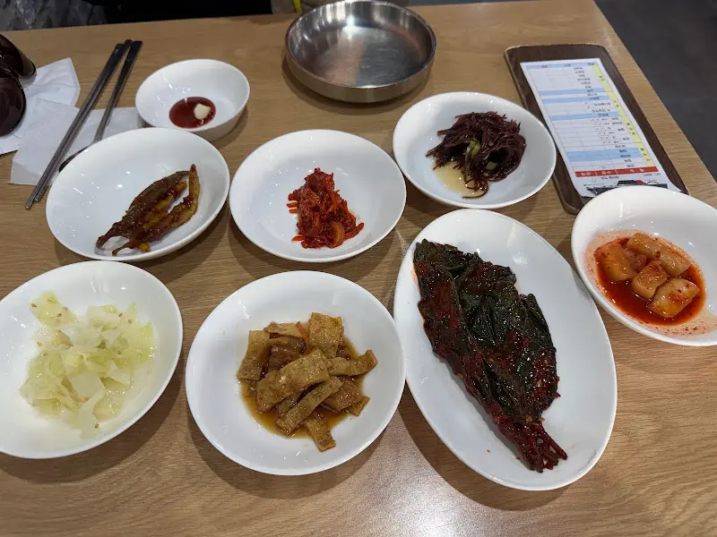 다양한 종류의 반찬들