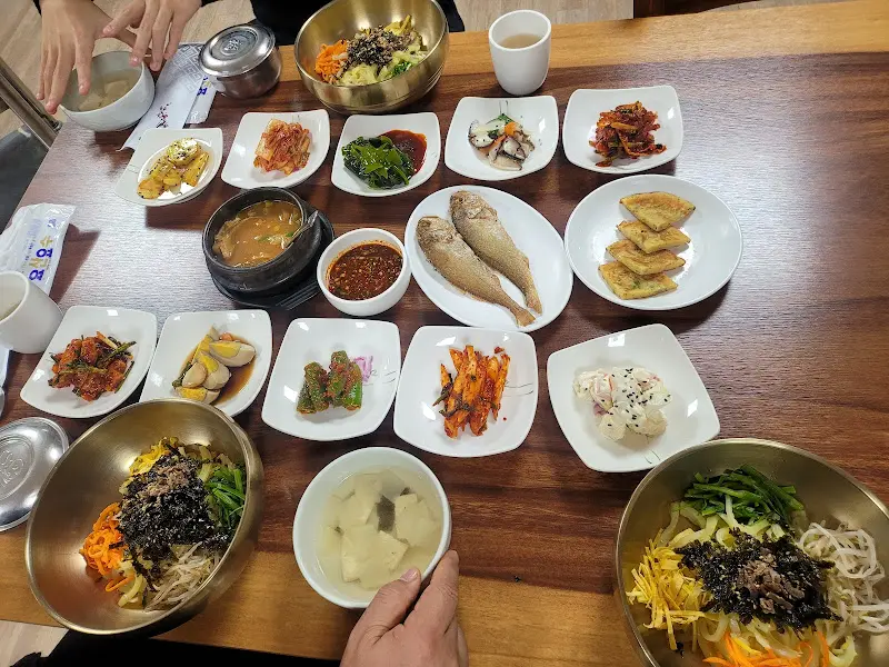 정갈하게 차려진 청포정식 한상