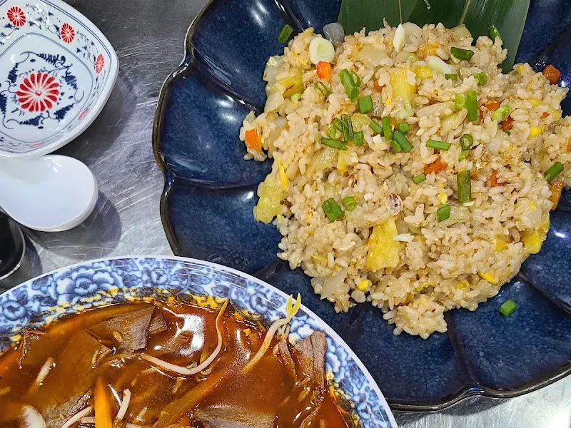 팟타이 볶음밥과 쌀국수의 조화