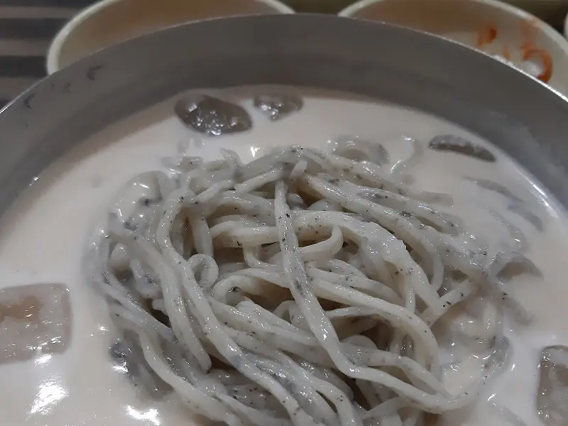 시원한 콩국수의 면발