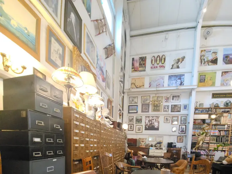 앤틱 가구와 소품