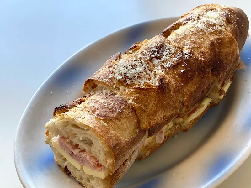 잠봉뵈르 샌드위치의 클로즈업 사진