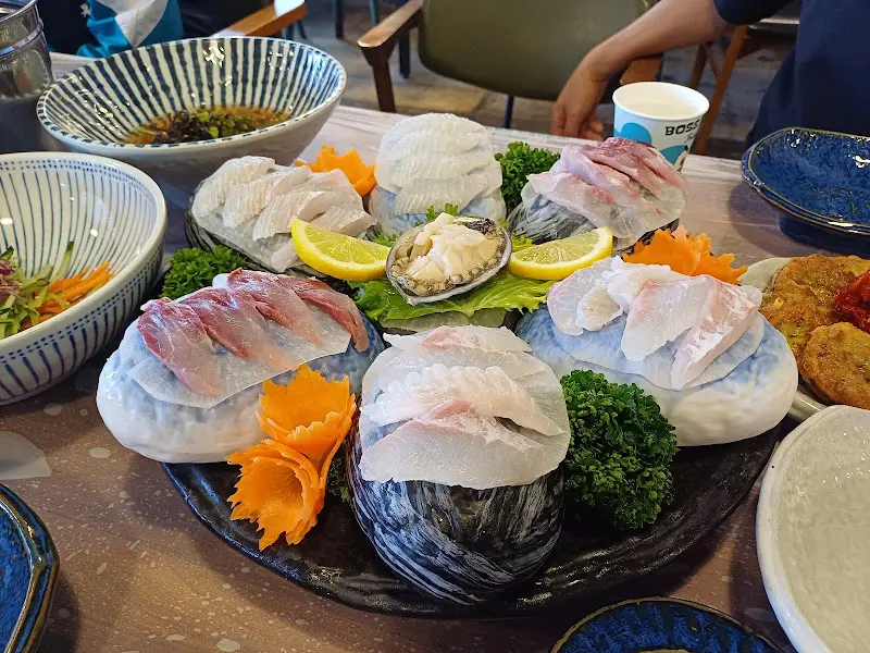 다채로운 해산물 한 상 차림