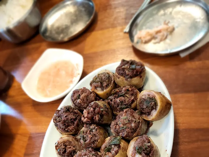 윤기가 흐르는 막창순대의 모습