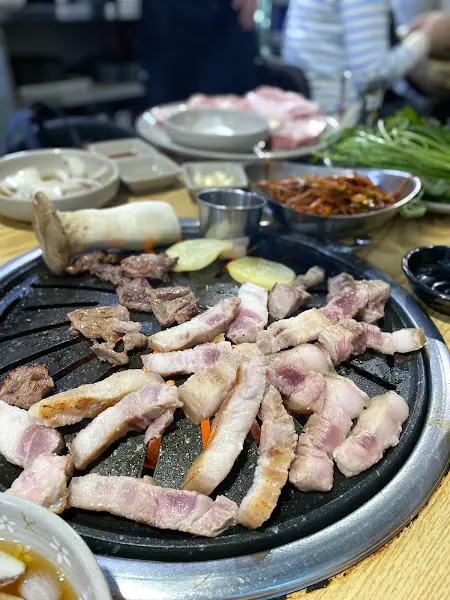 고기 굽는 모습