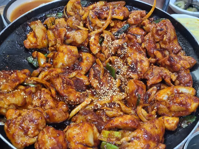 제육볶음과 오징어볶음