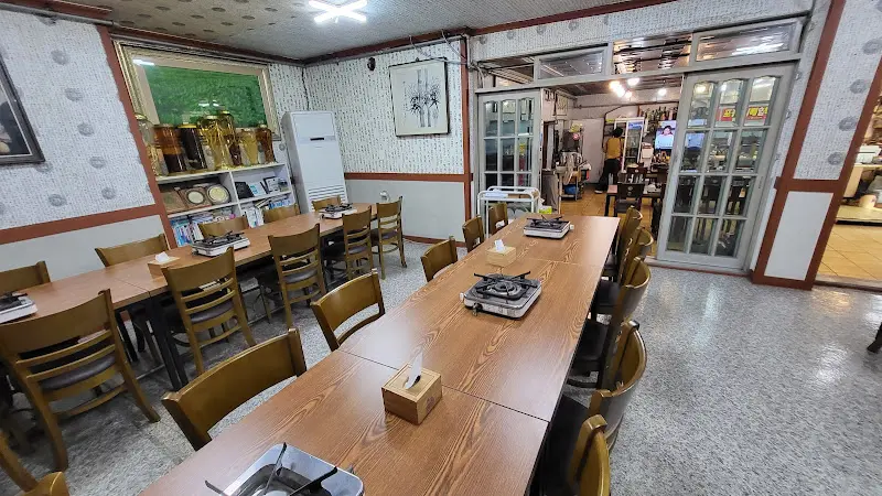 처가집 부대찌개 내부 모습