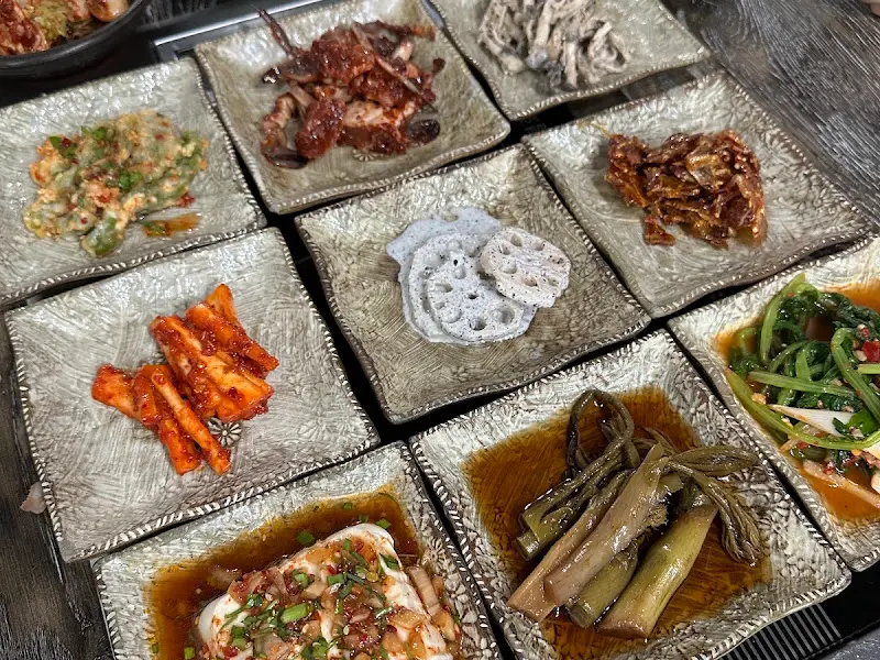 다채로운 반찬들