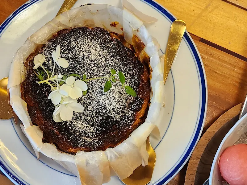 단호박 바스크 치즈 케이크 근접 사진