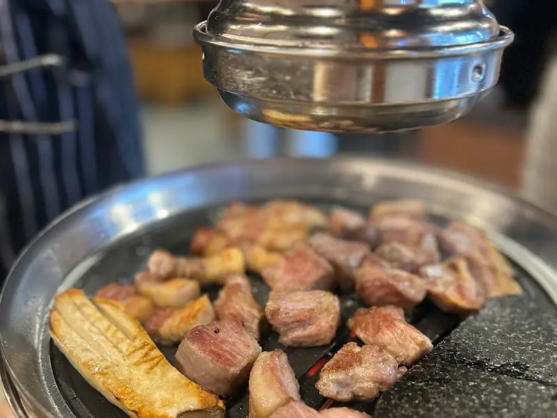 노릇하게 구워진 고기