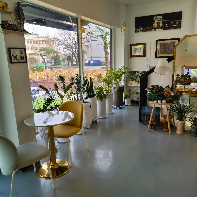 카페 내부 인테리어