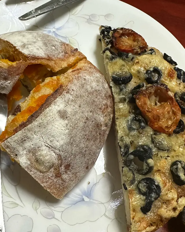 올리브 포카치아와 단호박 빵