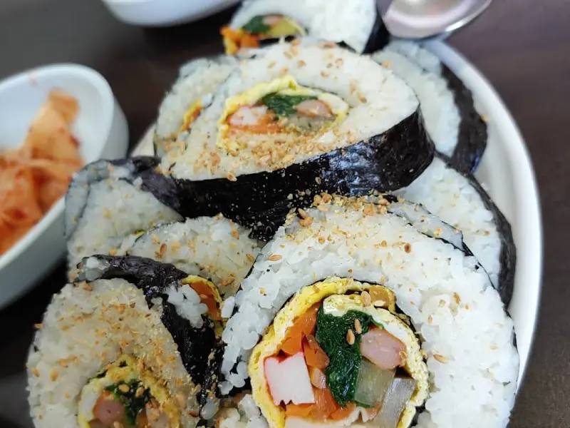 압도적인 크기를 자랑하는 김밥