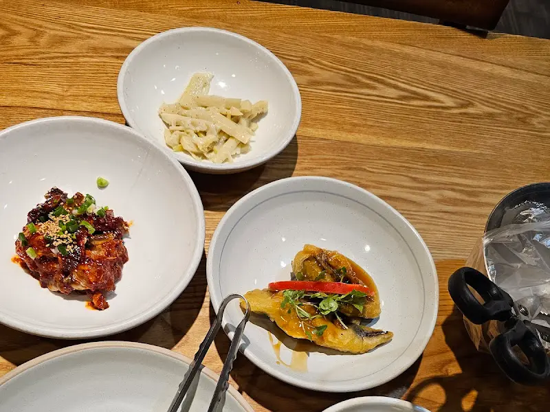 정갈하게 담긴 밑반찬