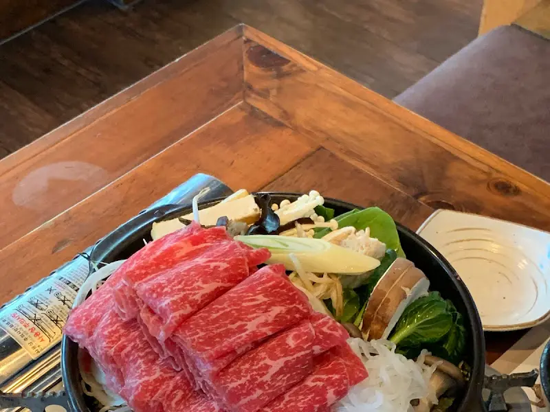 테이블에 놓인 스키야키