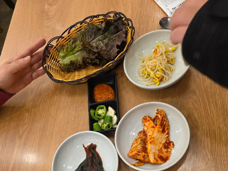 정갈하게 차려진 밑반찬