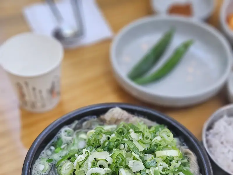 파가 듬뿍 올려진 해장국